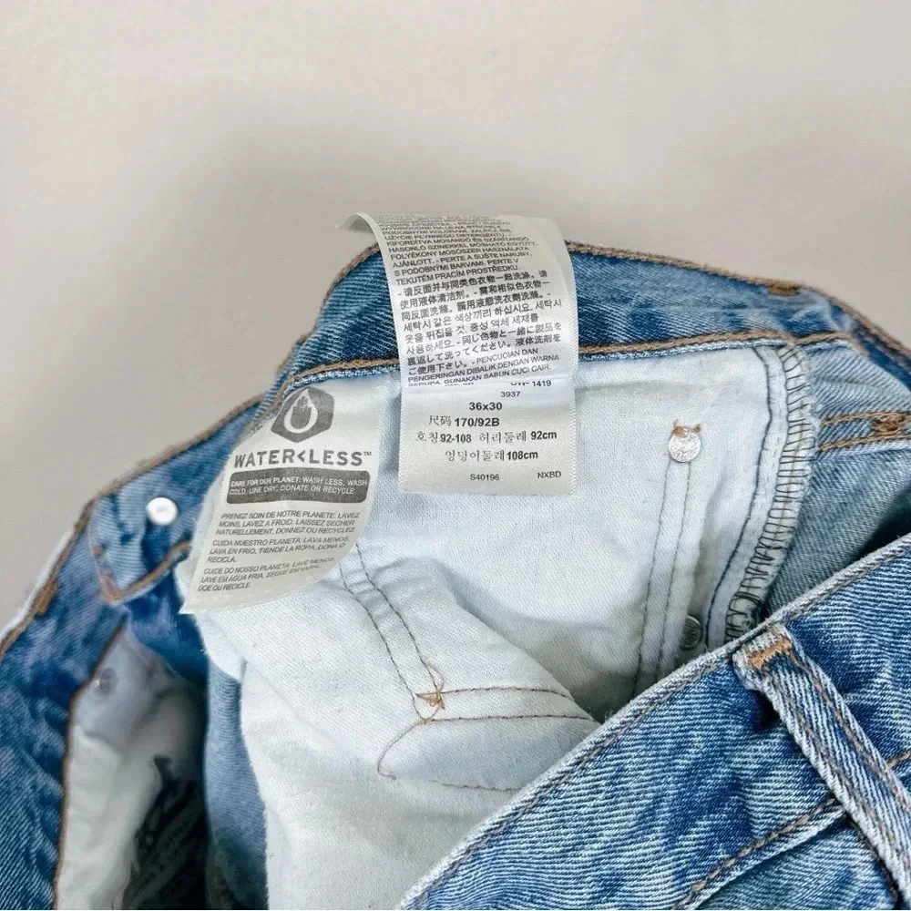 Levis Mens Size 36x30 Light Wash Slim Straight Jeans